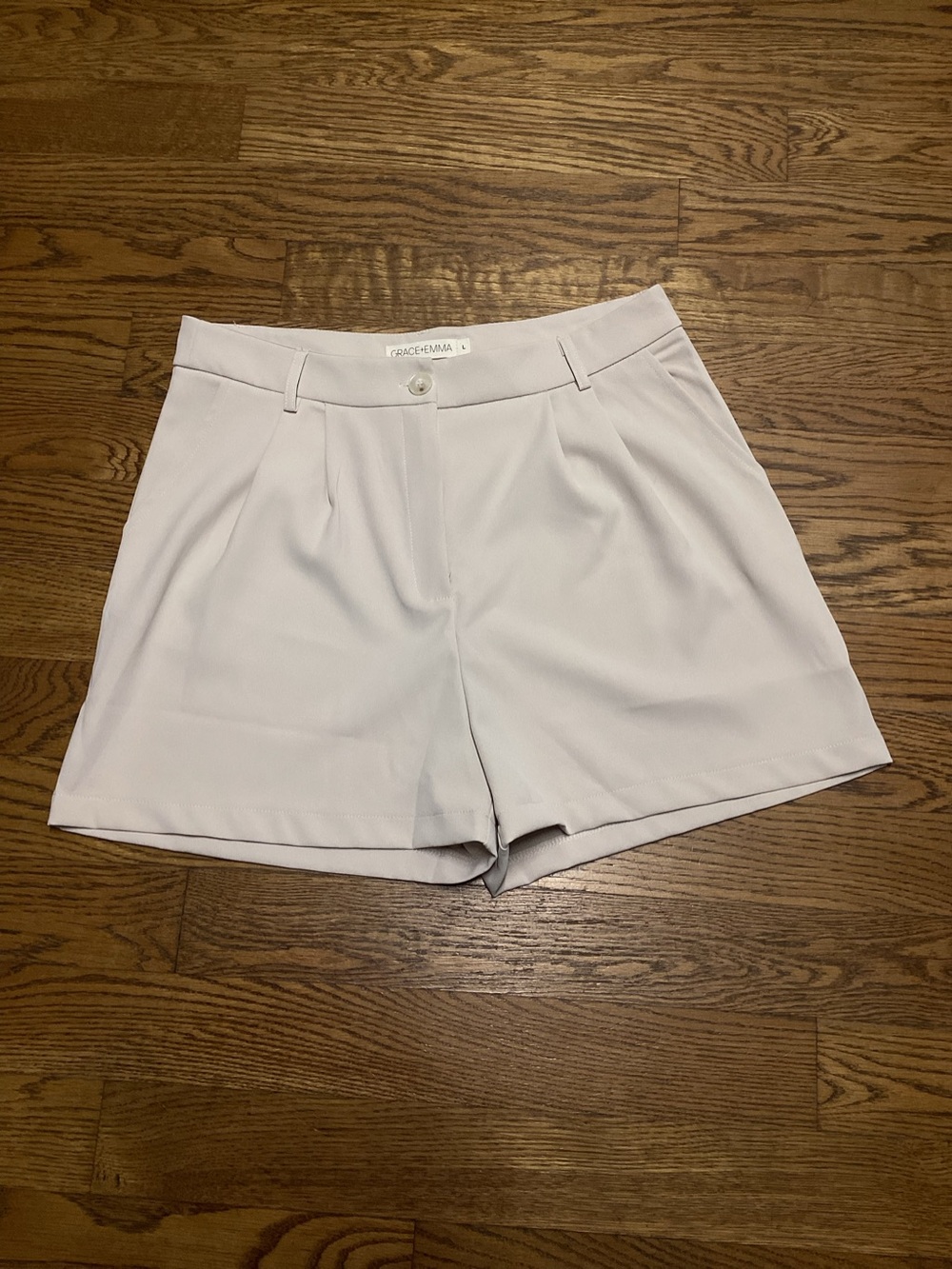 Grace and Emma high rise tailored shorts in Light tan size Large